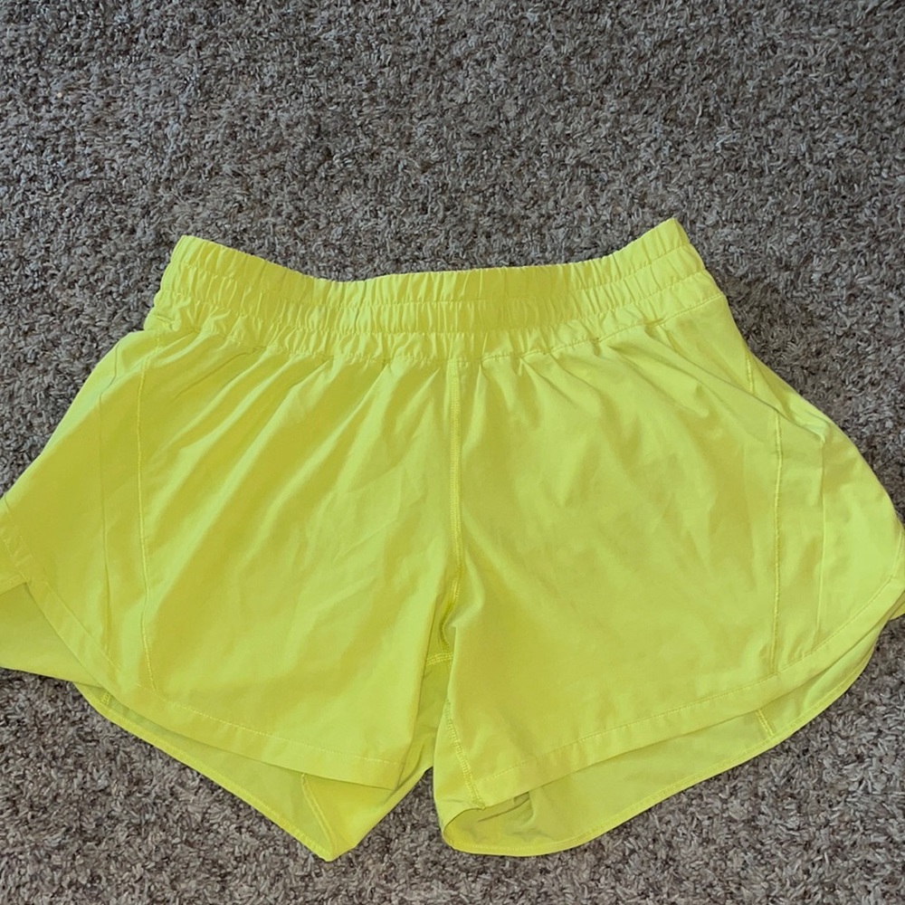 Lululemon track-that medium rise short 5in